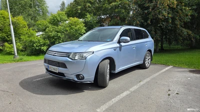 Mitsubishi Outlander PHEV 2014, kuva 2/17