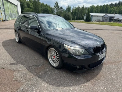 BMW 523 E61 Touring 2009, kuva 2/23