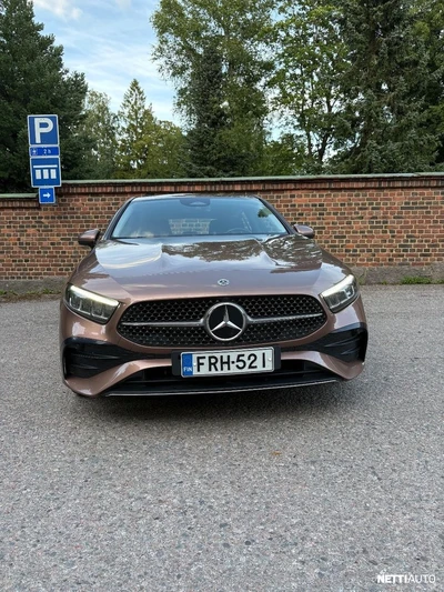 Mercedes-Benz A 250 e A AMG Line 2022, kuva 2/21