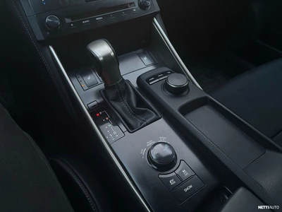 Lexus IS 300h F Sport 2014, kuva 7/8