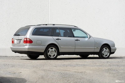 Mercedes-Benz E 320 1997, photo 3/19