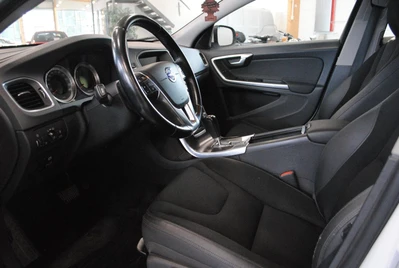 Volvo V60 D3 163hv Momentum aut 2012, photo 5/7