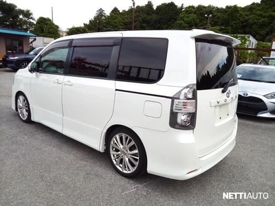 Toyota Voxy 2007, kuva 2/13