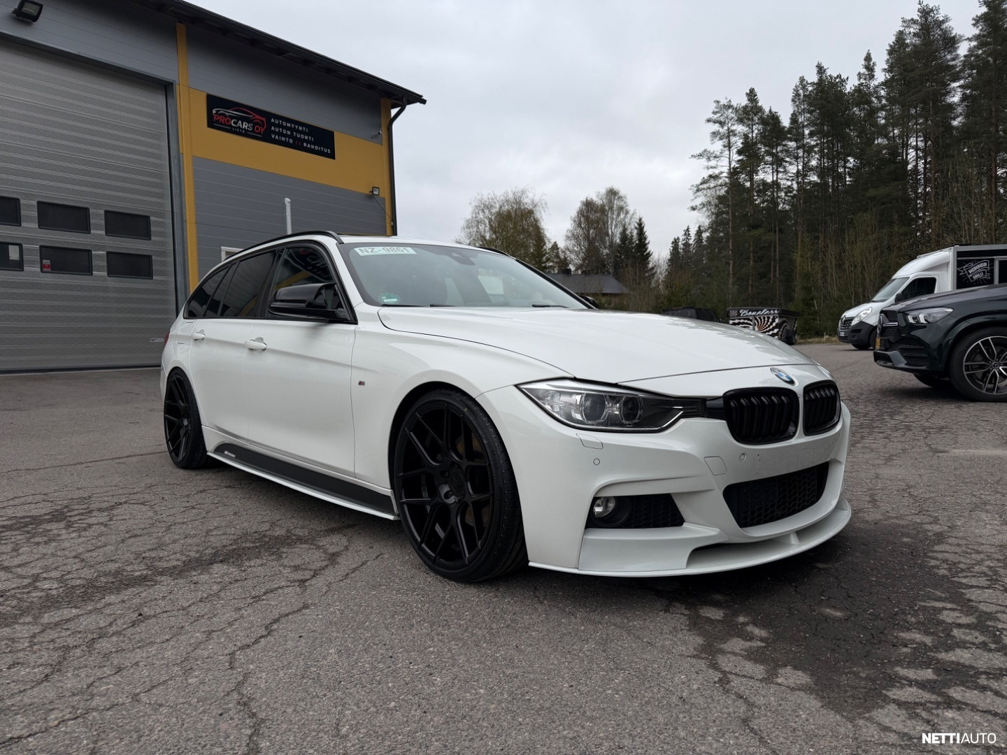 BMW 330
