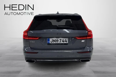 Volvo V60 2022, photo 4/30