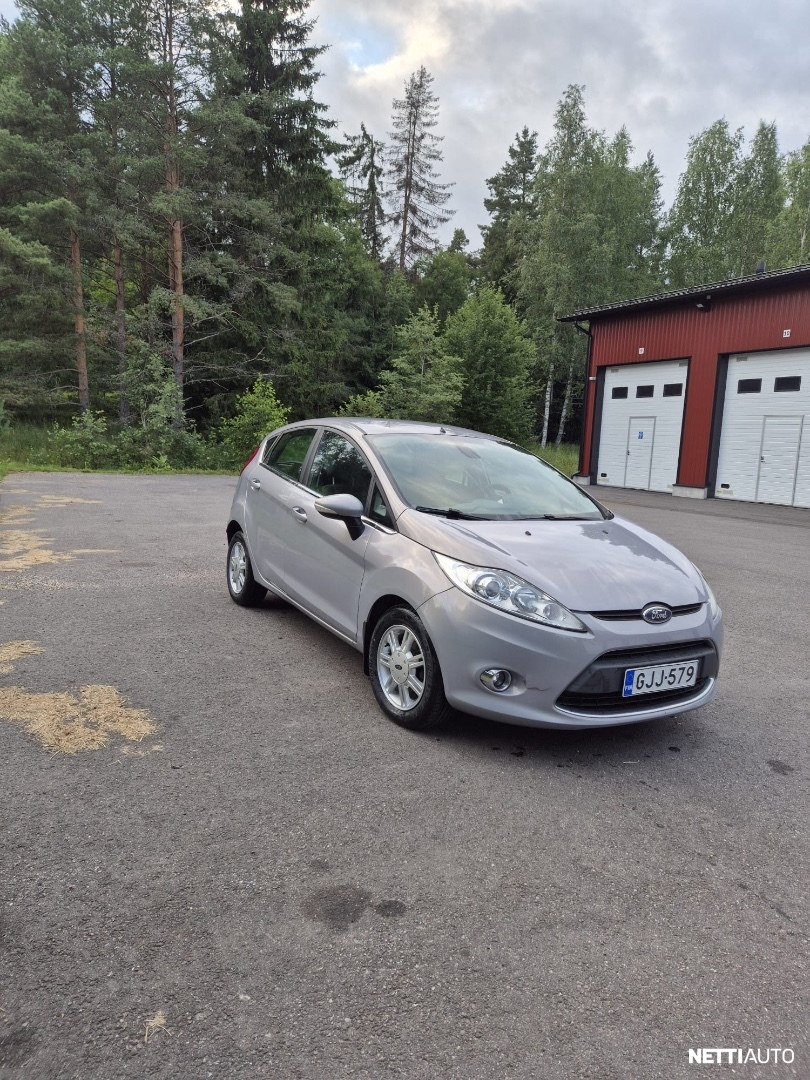 Ford Fiesta 2011, photo 2/7