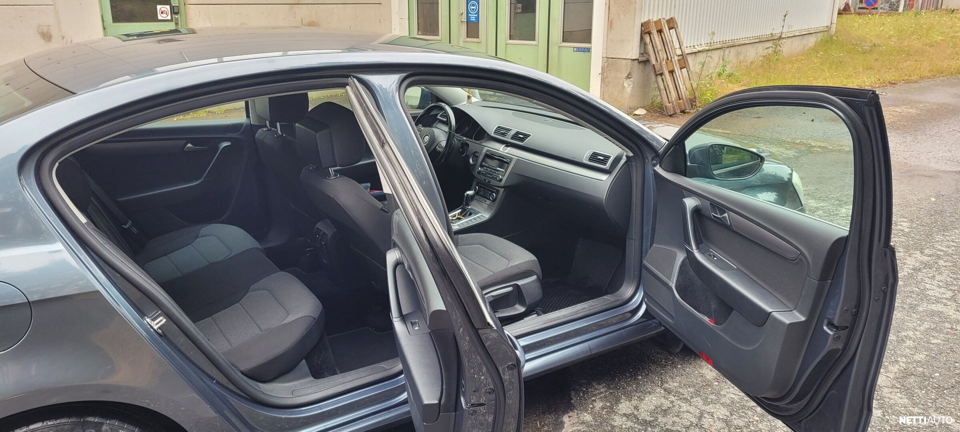 Volkswagen Passat 2012, photo 6/19