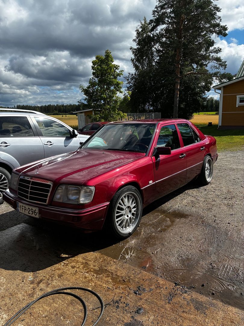 Mercedes-Benz 124