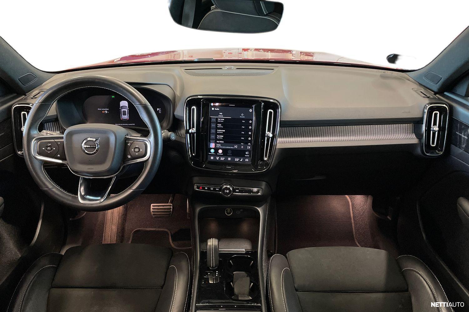 Volvo XC40 2021, photo 7/36