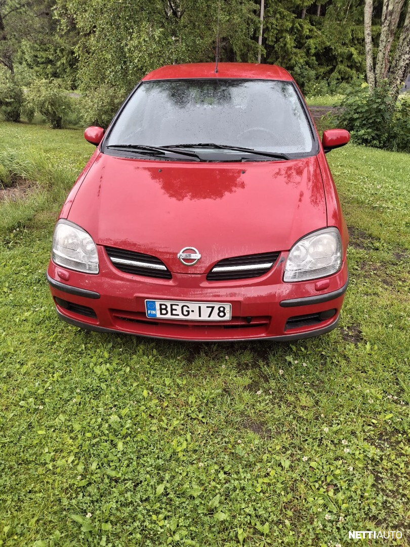 Nissan Almera Tino