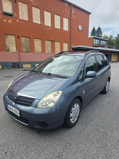 Toyota Corolla Verso 2003, photo 2/10