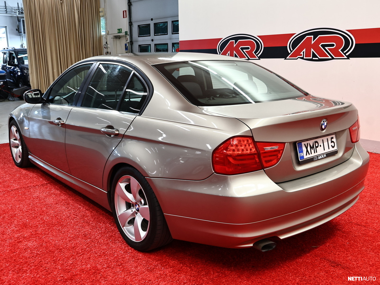 BMW 318 2010, photo 5/19