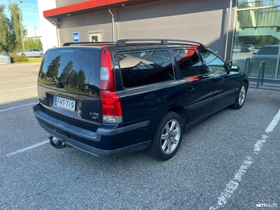 Volvo V70 2,5T Automaatti 2004, kuva 3/9