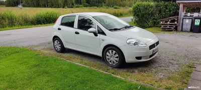 Fiat Grande Punto 2010, photo 2/9