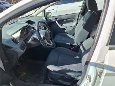 Ford Fiesta 2010, photo 3/7