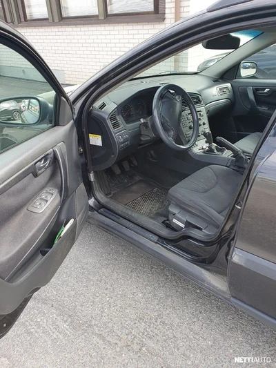 Volvo V70 2002, photo 2/6
