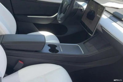 Tesla Model Y Long Range 2022, kuva 4/8