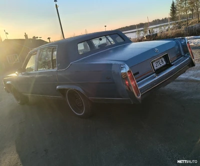 Cadillac Brougham 1988, photo 6/14