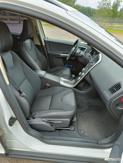 Volvo XC60 D3 AWD Momentum aut 2011, photo 7/9