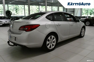 Opel Astra 2013, kuva 6/10
