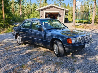Mercedes-Benz 190 190E 1983, kuva 4/23