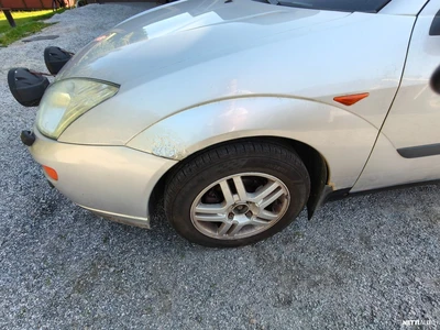 Ford Focus Ghia 2001, kuva 2/7