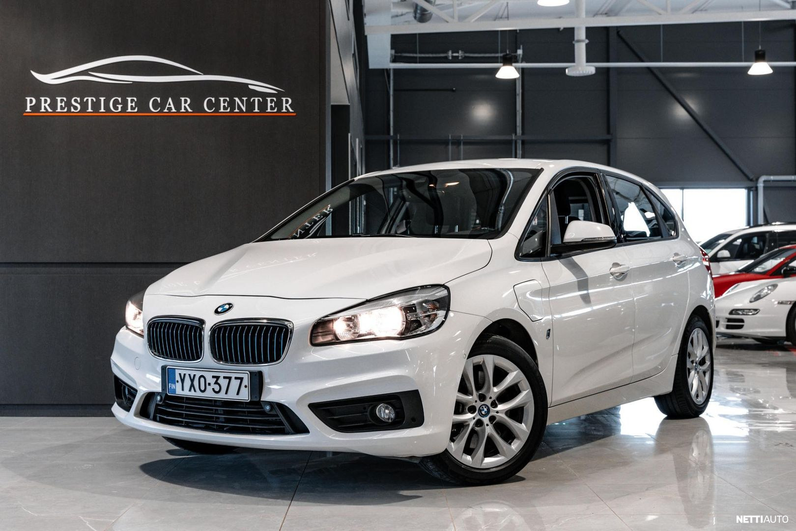 BMW 225