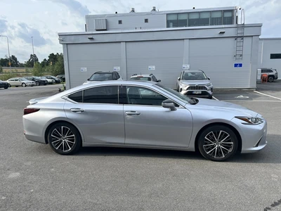 Lexus ES 300h Executive 2023, photo 5/18