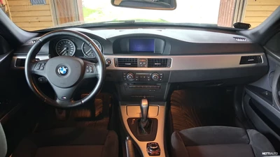 BMW 320 2011, photo 6/8