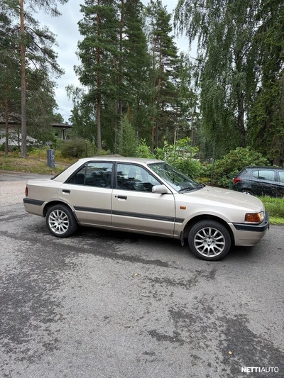 Mazda 323 1992, photo 2/12