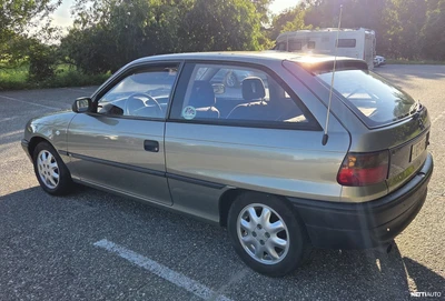 Opel Astra 1996, photo 2/9