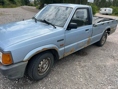 Mazda B2200 1989, photo 4/5
