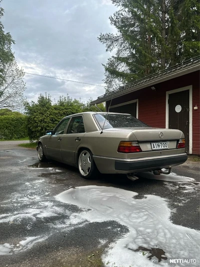 Mercedes-Benz 300 W124 1991, photo 3/5