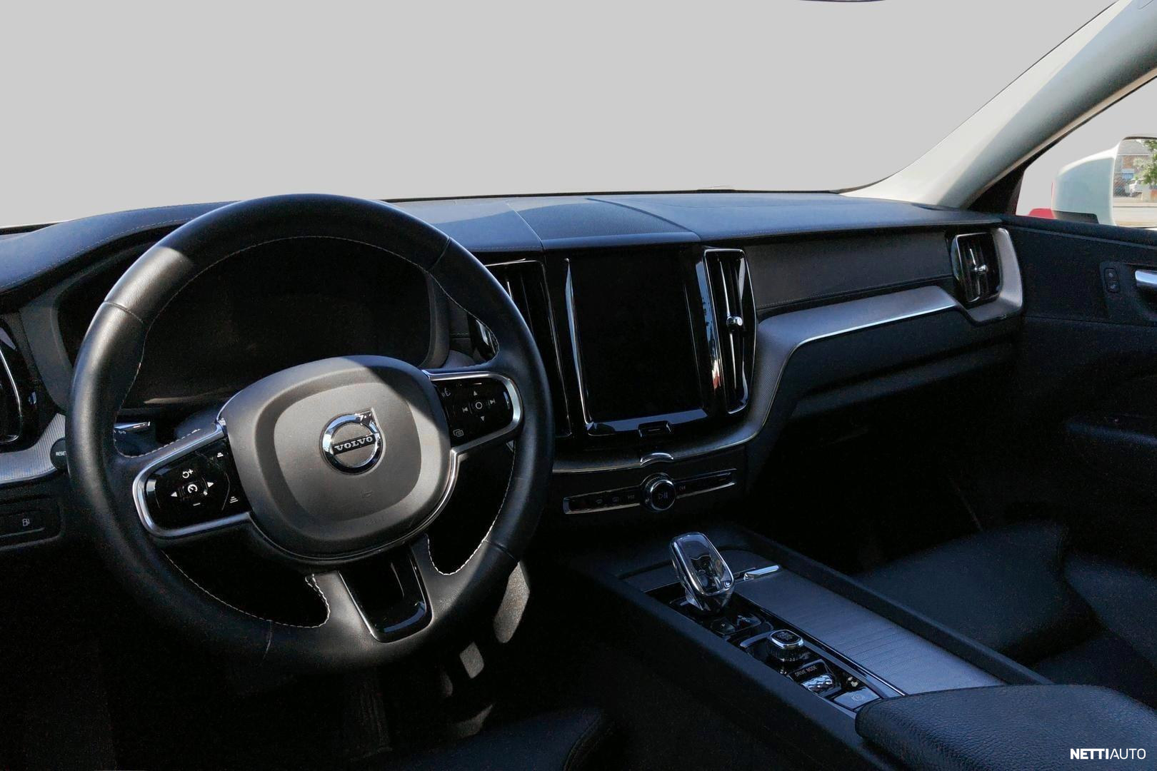 Volvo XC60 2020, photo 4/6