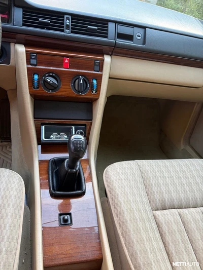 Mercedes-Benz 230 1990, kuva 7/11