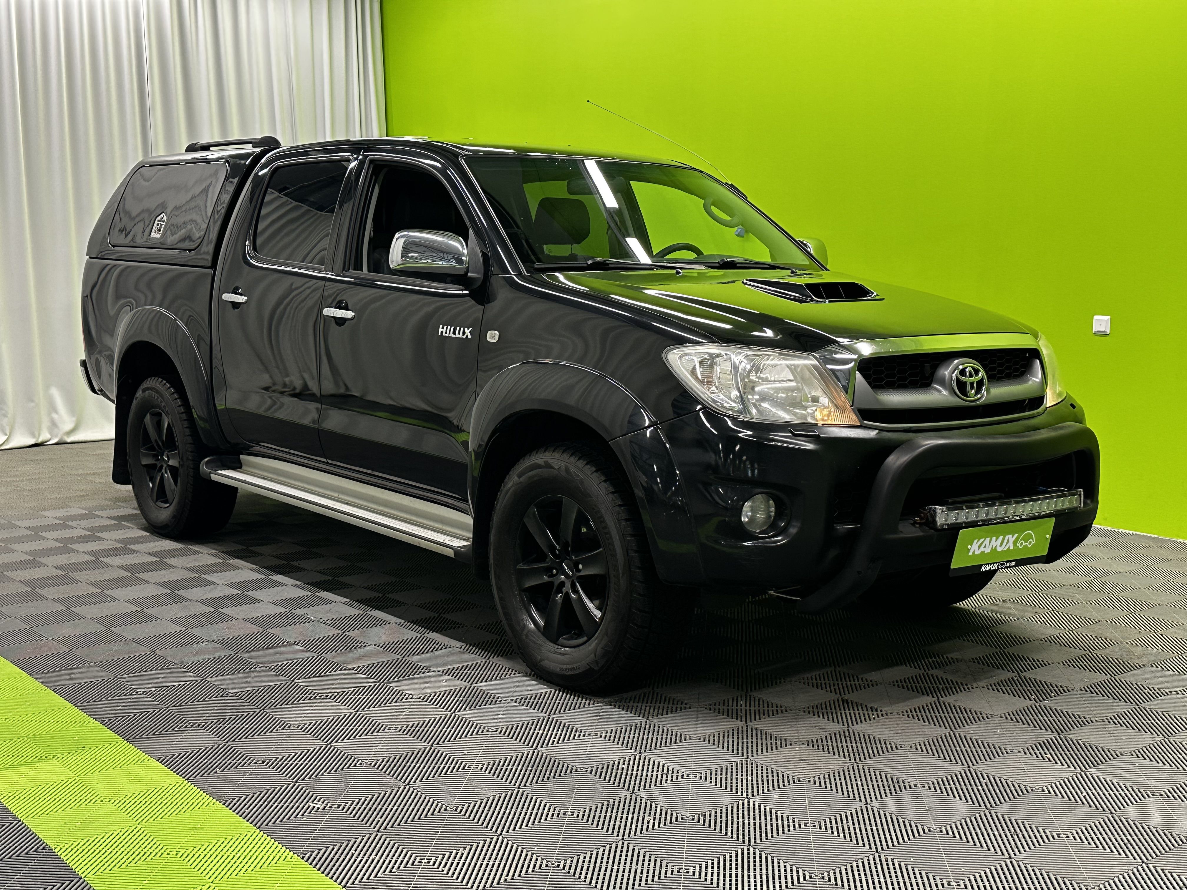 Toyota Hilux Double Cab 3,0 D-4D 4WD 171 SR aut Black Edition