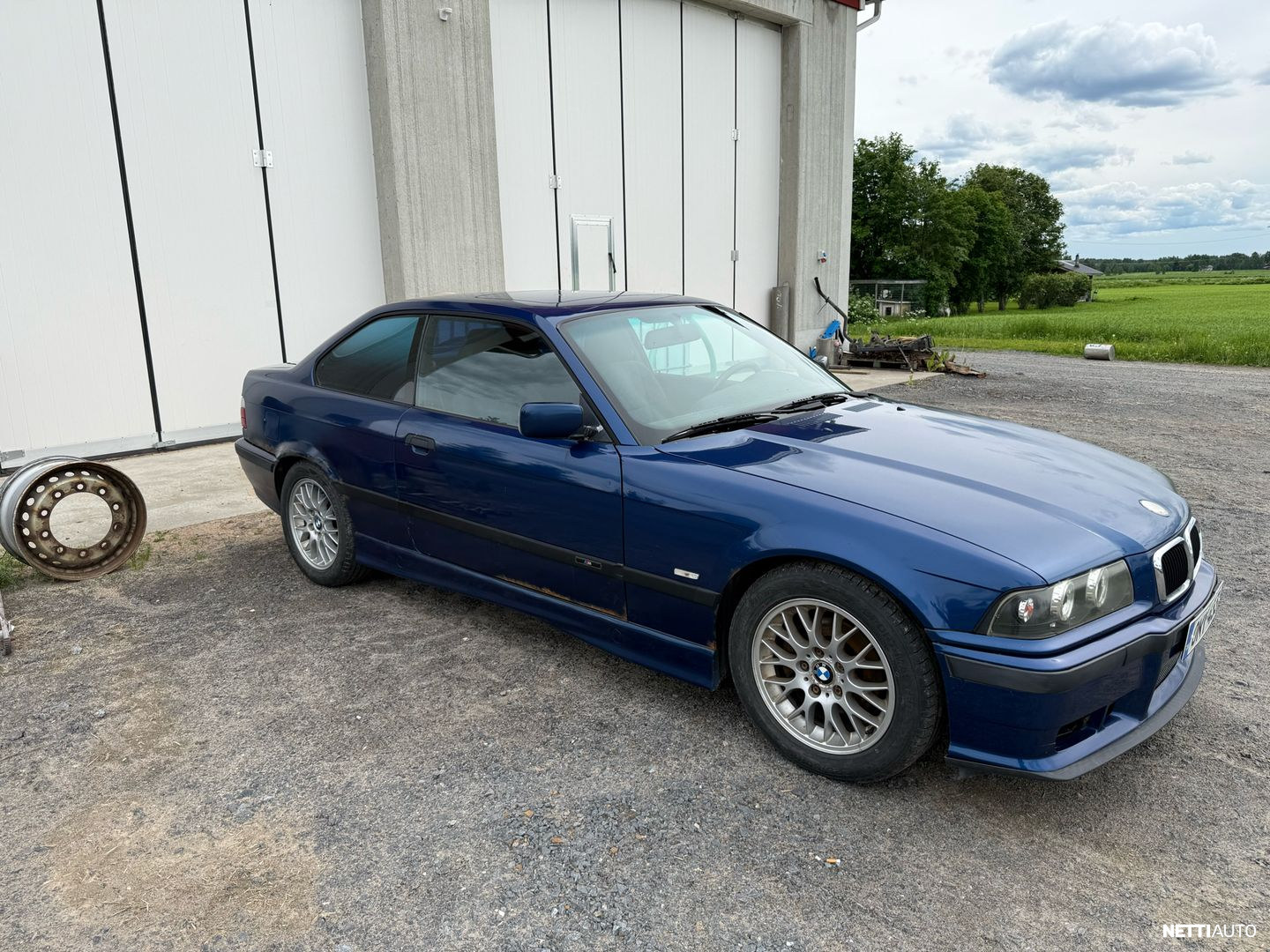 BMW 323