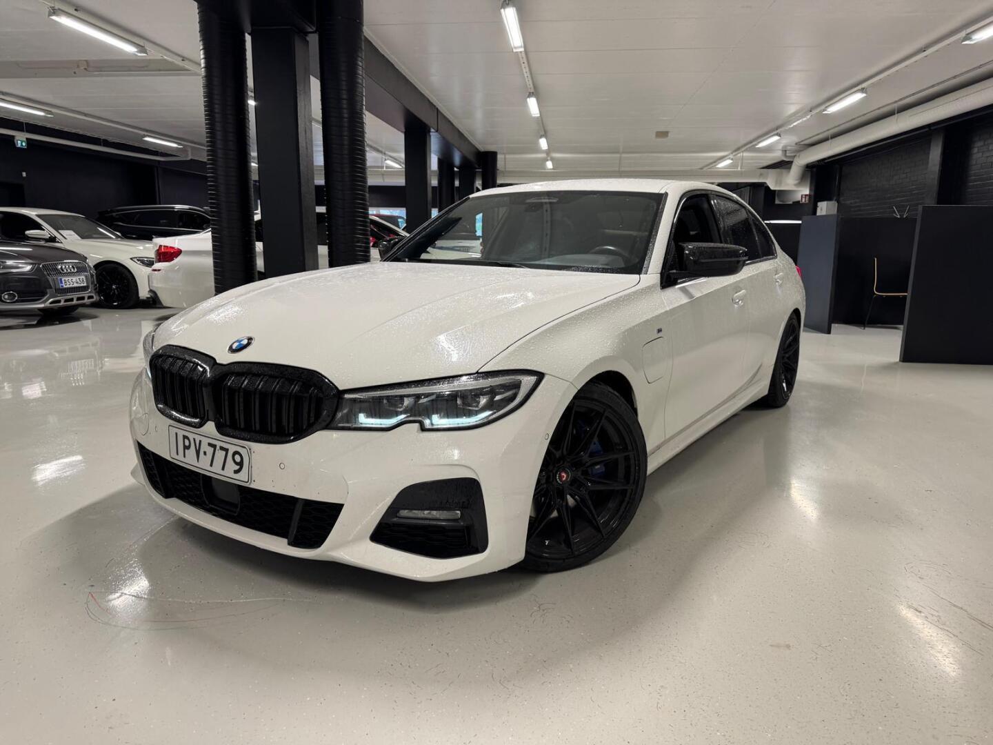 BMW 330