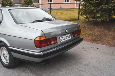 BMW 750 1989, photo 6/33