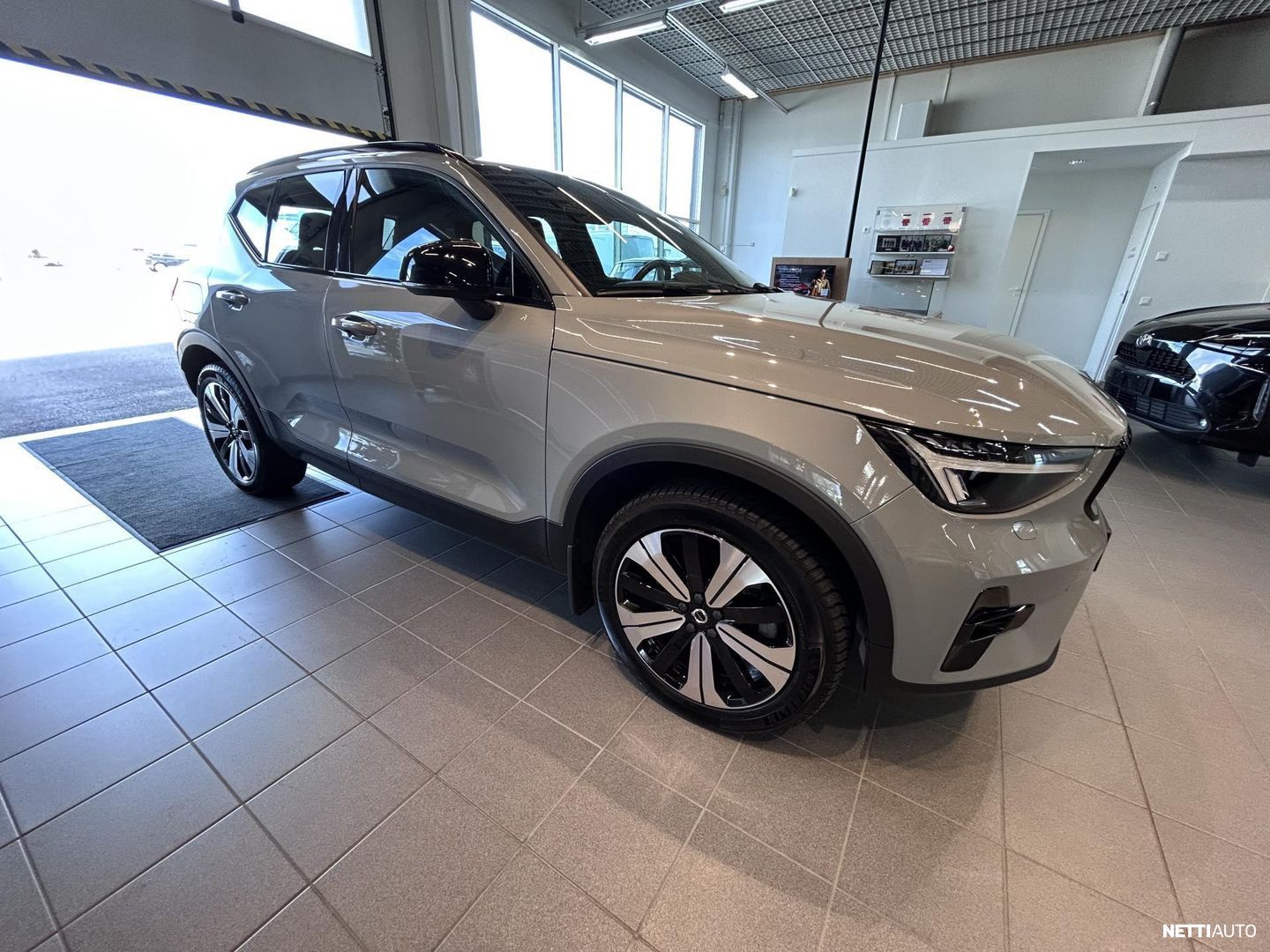 Volvo XC40 2023, photo 7/23