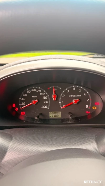 Nissan Micra 2005, photo 5/9