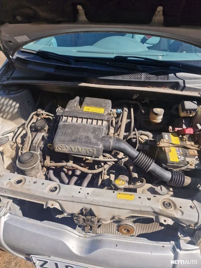 Toyota Yaris 2000, photo 2/6