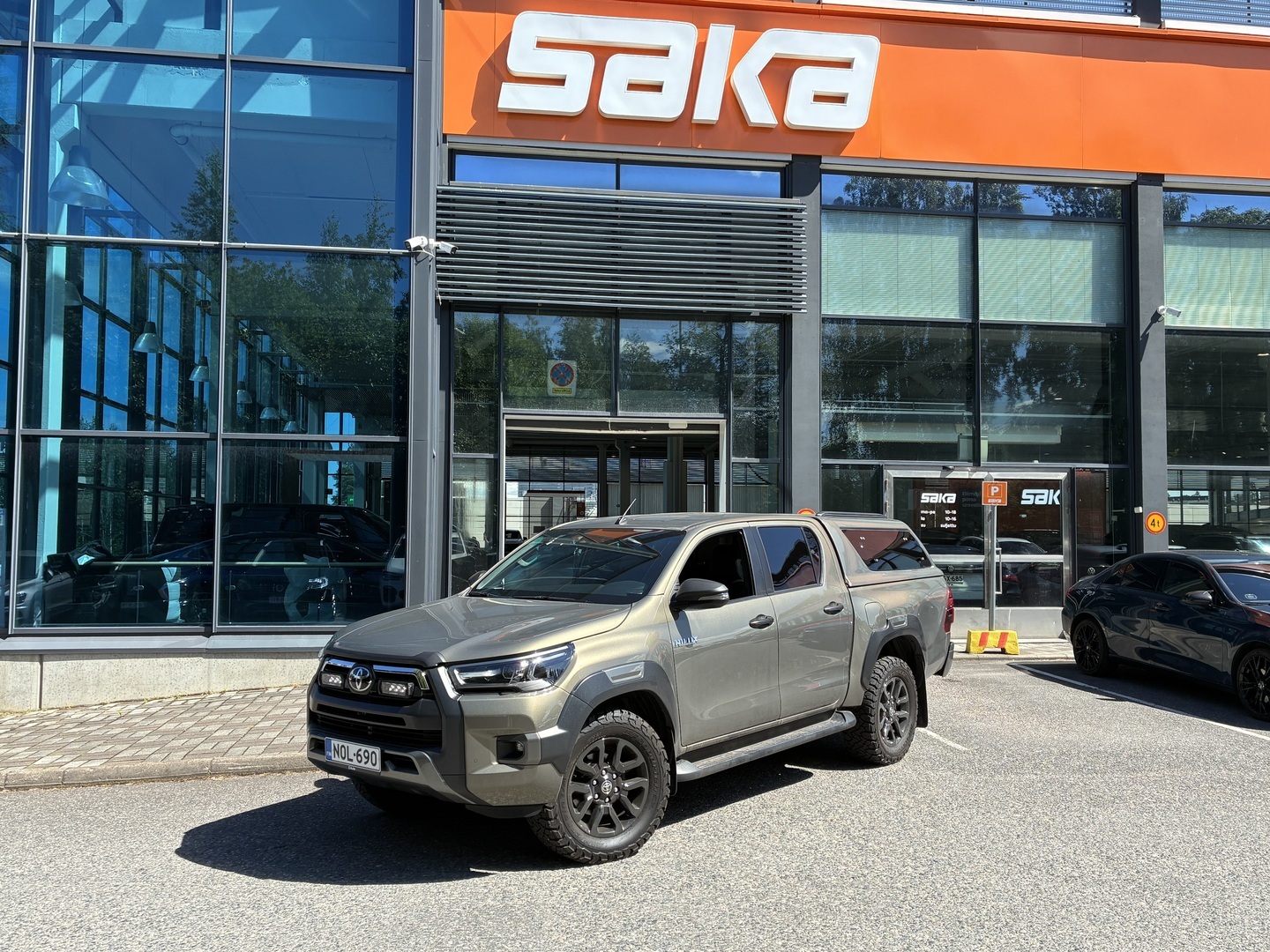 Toyota Hilux Extra Cab 4WD 2,8D Invincible Automaatti  Automaatti