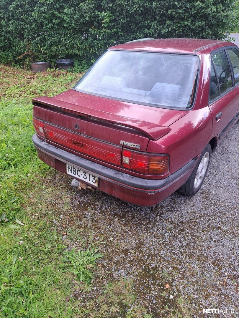 Mazda 323