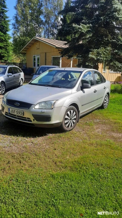 Ford Focus Trend sedan 1.6 100 hv 2005, kuva 5/16