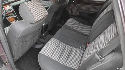 Mercedes-Benz E 320TE Manuaali 1993, photo 6/13