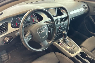 Audi A4 2010, photo 6/40