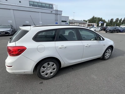 Opel Astra 2012, photo 2/3