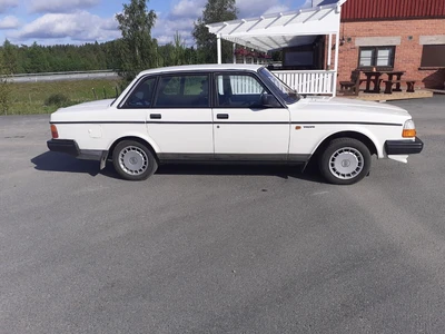 Volvo 240 1989, kuva 3/4