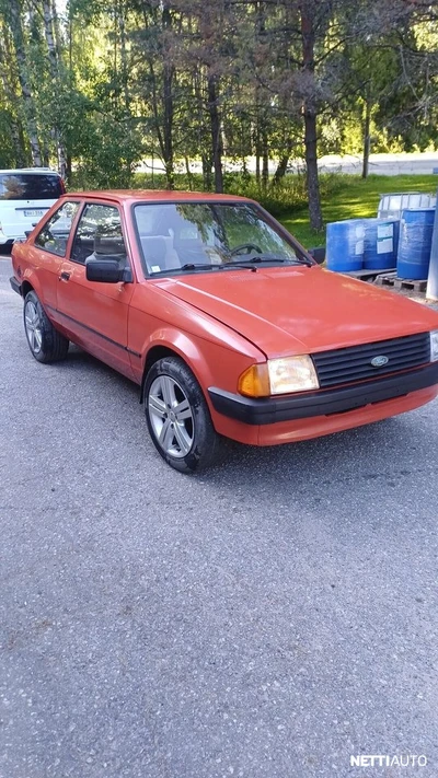 Ford Escort 1984, kuva 5/8